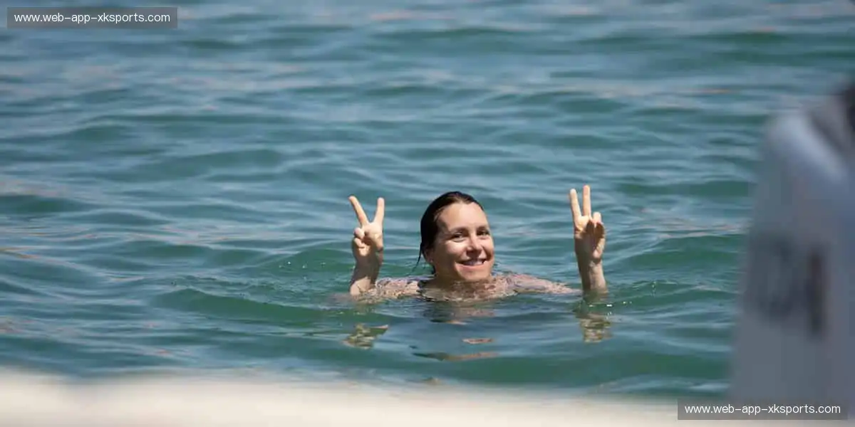 🏆冠军同款,与偶像共享荣耀时刻!